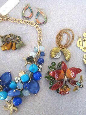 Share VINTAGE JEWELRY LOT 2 NECKLACES, 2 PINS, 1 PENDANT, PIERCED DANGLE EARRING
